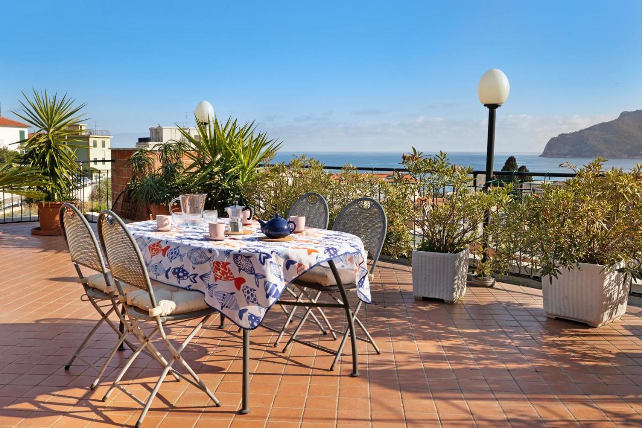 Apartamento Attico Cielo E Mare Spotorno Exterior foto