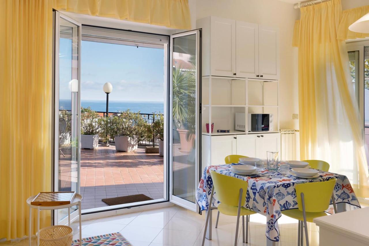 Apartamento Attico Cielo E Mare Spotorno Exterior foto