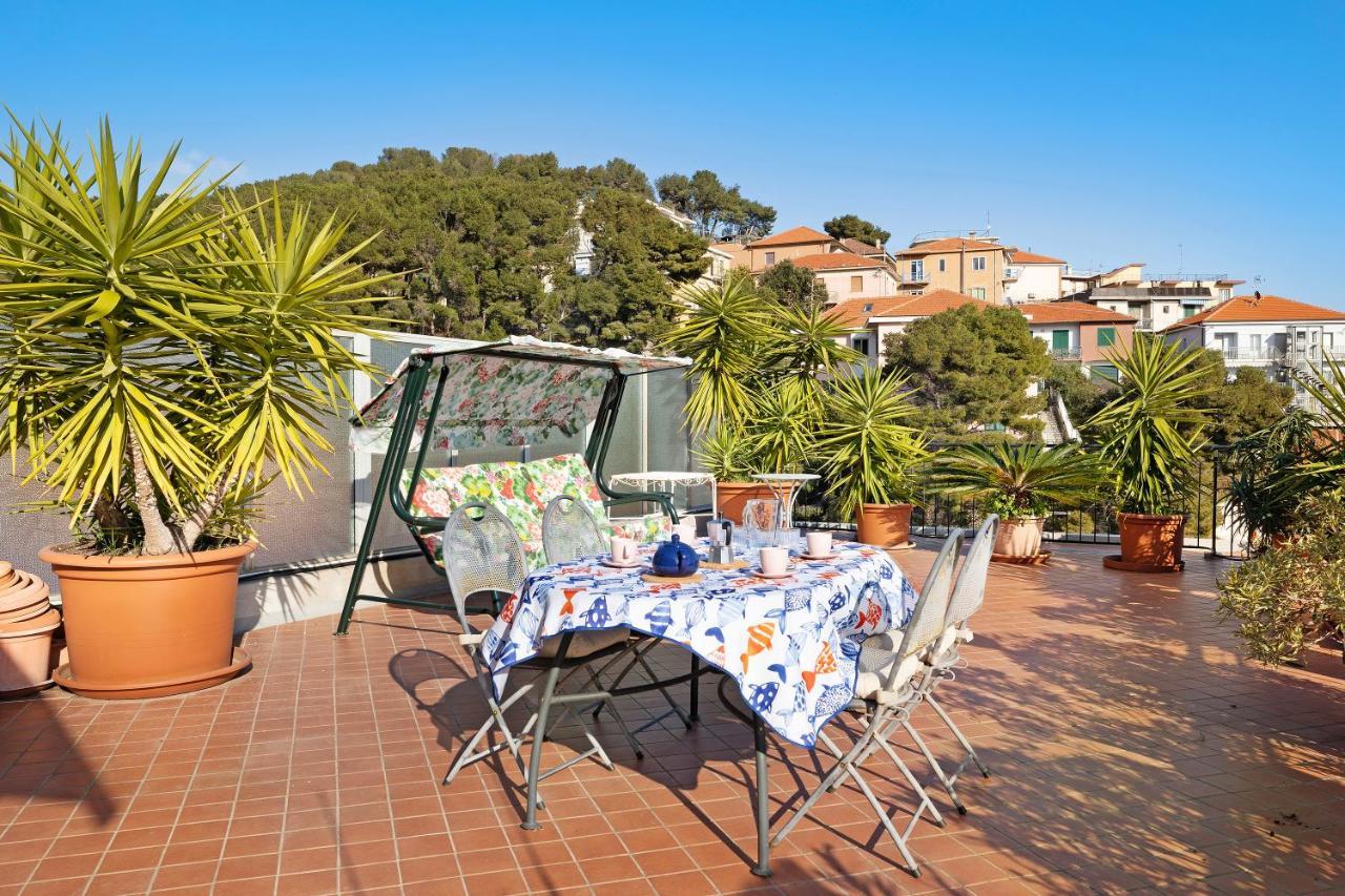 Apartamento Attico Cielo E Mare Spotorno Exterior foto