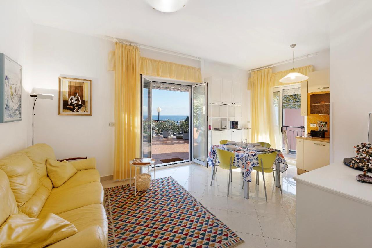 Apartamento Attico Cielo E Mare Spotorno Exterior foto