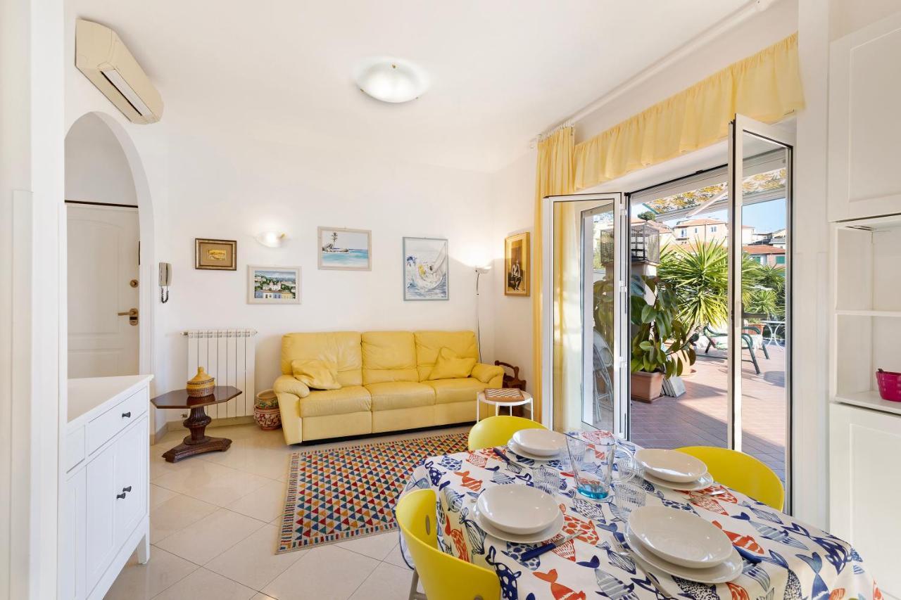 Apartamento Attico Cielo E Mare Spotorno Exterior foto
